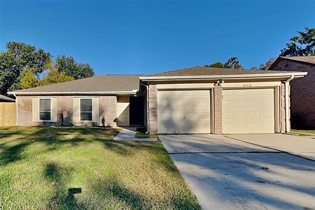 10210 Rippling Fields Dr in Houston, TX - Building Photo