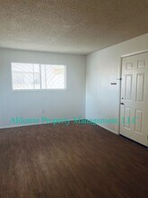 8309 Trumbull Ave SE, Unit B in Albuquerque, NM - Building Photo - Building Photo