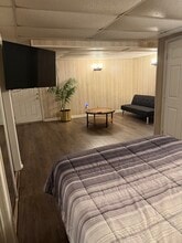 5565 Hillcrest Dr in Union City, GA - Building Photo - Building Photo