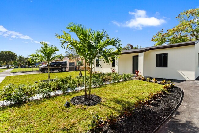 15920 NW 17th Ave in Miami Gardens, FL - Building Photo - Building Photo