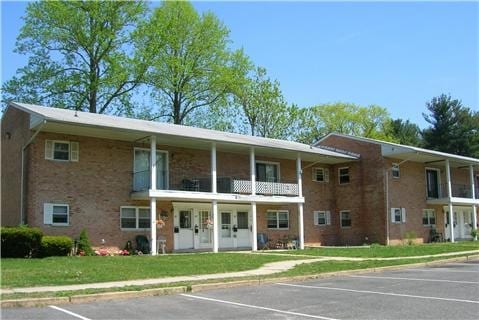 Colonial Court Apartments