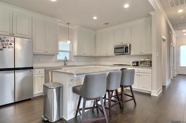 property at 14117 Vlg Sq Ave