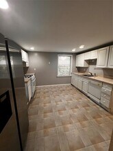 60 Valentine St in Glen Cove, NY - Building Photo - Building Photo