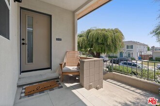 8107 Yorktown Ave in Los Angeles, CA - Building Photo - Building Photo