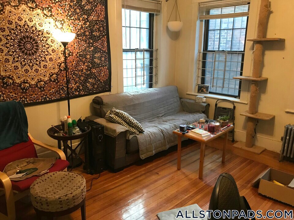 1412 Commonwealth Ave in Boston, MA - Building Photo