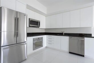 92 SW 3rd St, Unit 3512 in Miami, FL - Foto de edificio - Building Photo