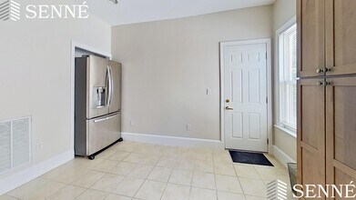 124 Cedar St, Unit 2 in Somerville, MA - Foto de edificio - Building Photo