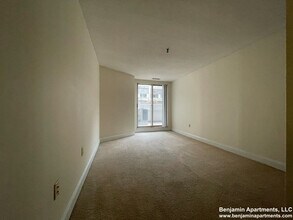 1055 Commonwealth Ave, Unit 247 in Boston, MA - Building Photo - Building Photo