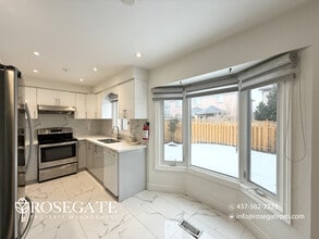 22 Stanwell Dr in Brampton, ON - Building Photo - Building Photo