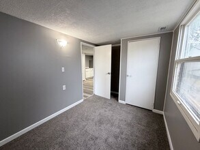 915 Greenwich Rd in Lafayette, IN - Foto de edificio - Building Photo