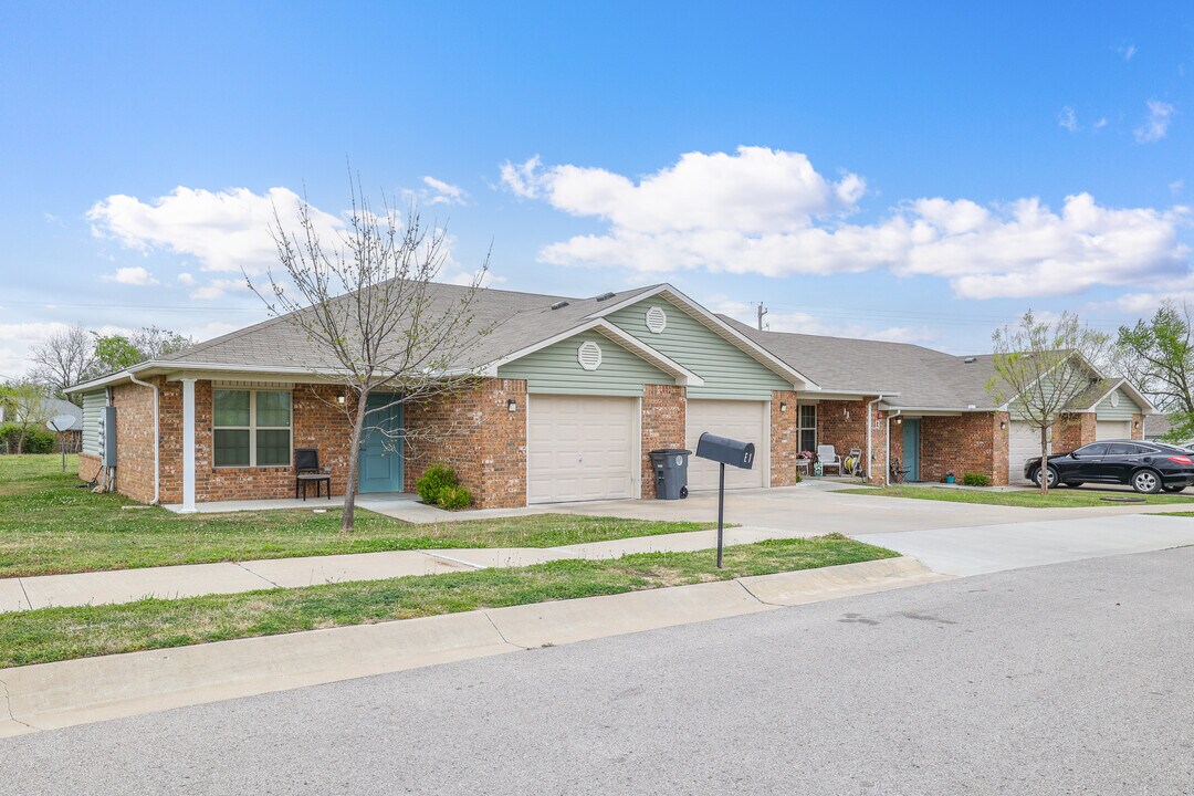 Cherokee Meadows in Tulsa, OK - Foto de edificio