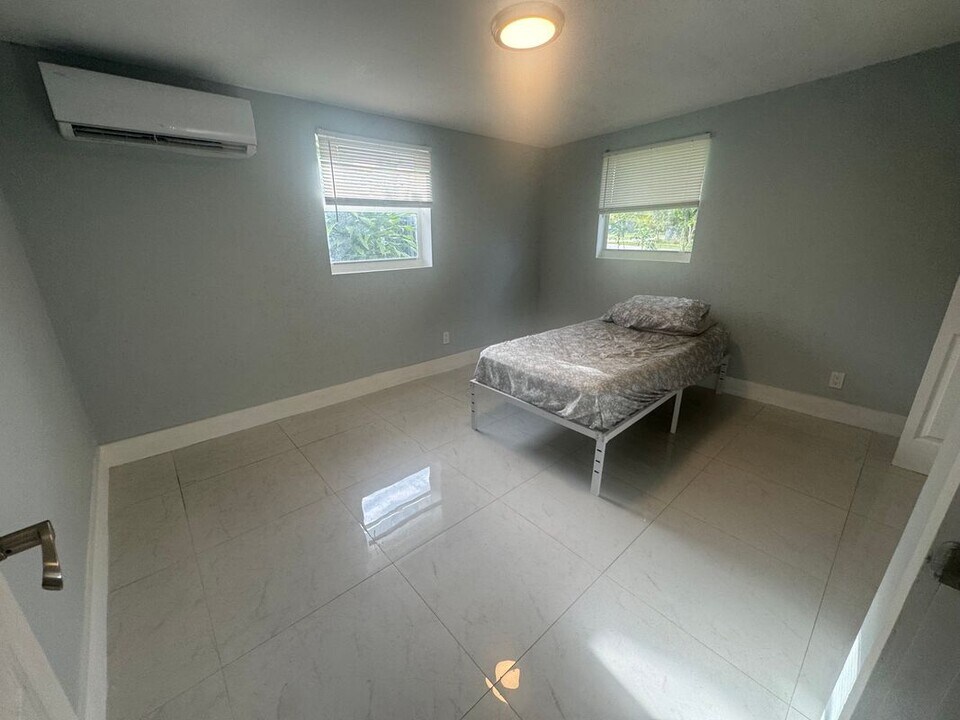 1708 NW 14th St in Fort Lauderdale, FL - Building Photo