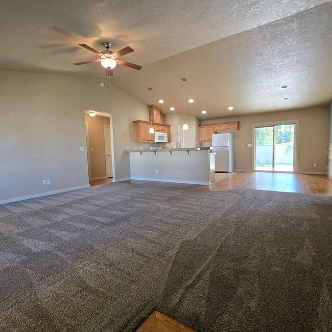 1582 Poplar Ave in Fruitland, ID - Building Photo - Building Photo