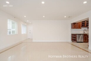 317 S Hamel Rd in Los Angeles, CA - Building Photo