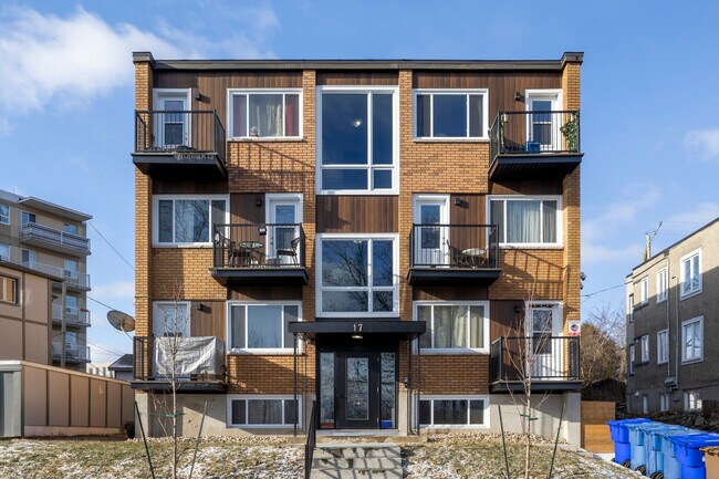 17 Boucherville St in Gatineau, QC - Building Photo - Building Photo