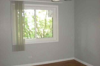 1615 N Milwaukee Ave-Unit -9 in Libertyville, IL - Building Photo - Building Photo