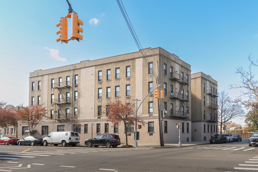 680 81st St in Brooklyn, NY - Building Photo
