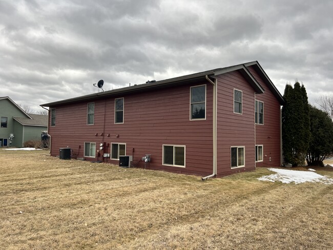 206 Meadow Lark Ln in Osceola, WI - Building Photo - Building Photo