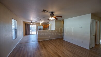 3027 W Red Fox Rd in Phoenix, AZ - Building Photo - Building Photo