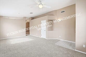8802 S Desert Valley Way in Tucson, AZ - Building Photo - Building Photo