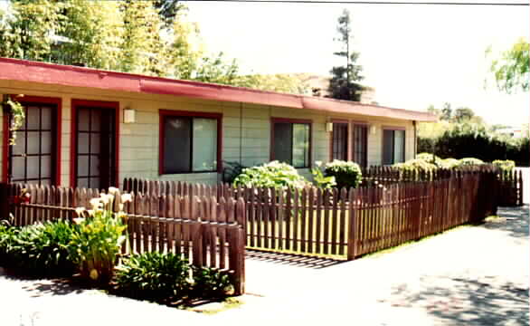 2695 Alma St in Palo Alto, CA - Foto de edificio - Building Photo