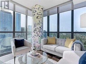 101 Charles St E in Toronto, ON - Building Photo - Building Photo