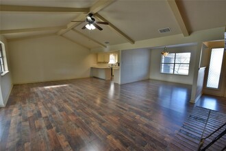6409 Westover Dr, Unit 2 in Granbury, TX - Building Photo - Building Photo