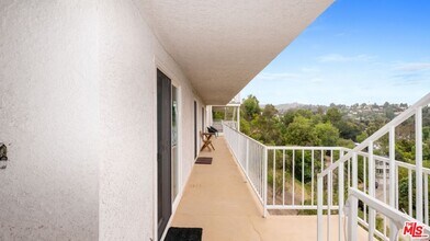 5035 Escobedo Dr in Los Angeles, CA - Building Photo - Building Photo