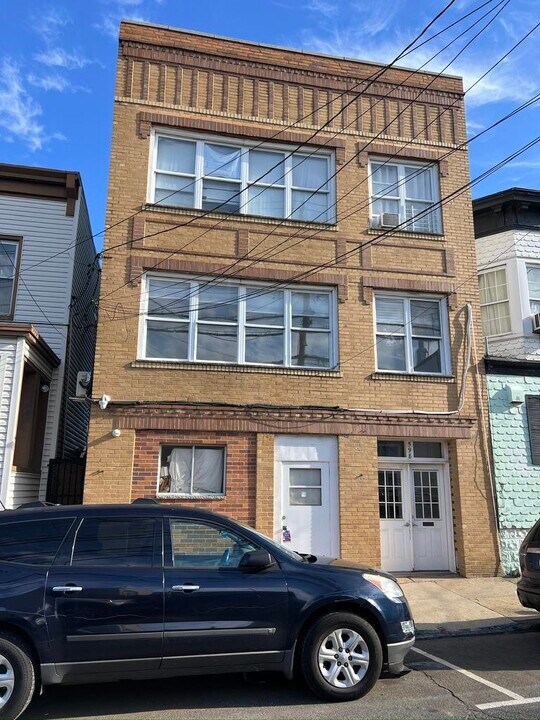 598 67th St in West New York, NJ - Building Photo