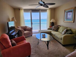 6105 Bahia Del Mar Cir N, Unit 283 in St. Petersburg, FL - Building Photo - Building Photo