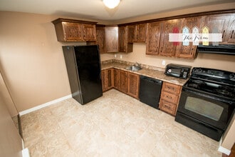 11 Lions Rd in St John's, NL - Building Photo - Building Photo
