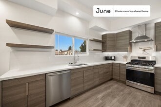 Private bedroom in 4 bed/4 bath Home in Los Angeles, CA - Building Photo - Building Photo