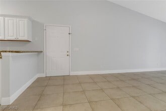 2130 Arbour Walk Cir in Naples, FL - Building Photo - Building Photo