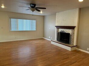 705 W Graaf Ave in Ridgecrest, CA - Foto de edificio - Building Photo