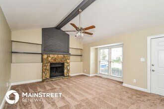 8623 Wooded Glen Rd in Louisville, KY - Foto de edificio - Building Photo