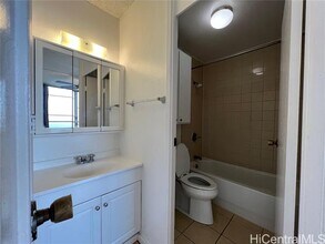 2845 Waialae Ave in Honolulu, HI - Foto de edificio - Building Photo