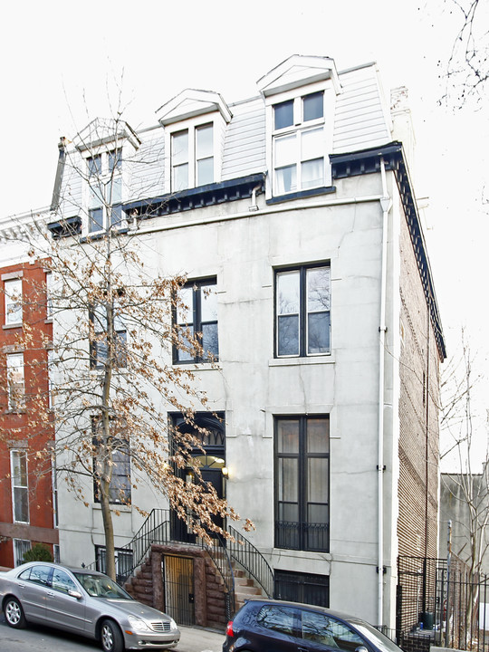 223 Congress St in Brooklyn, NY - Building Photo