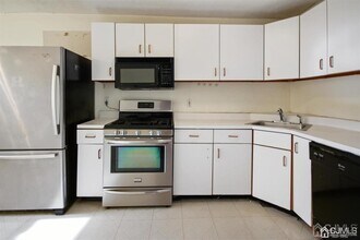 4 Lake Ave in East Brunswick, NJ - Building Photo - Building Photo