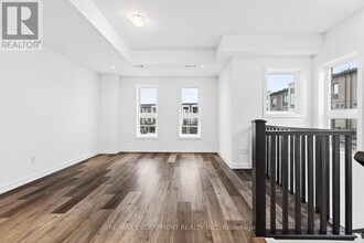 70 Kenesky Dr in Hamilton, ON - Building Photo - Building Photo