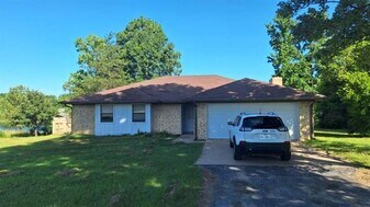 228 Co Rd 2118 in Quitman, TX - Building Photo