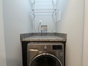 711 W Brompton Ave, Unit 711-49 in Chicago, IL - Foto de edificio - Building Photo