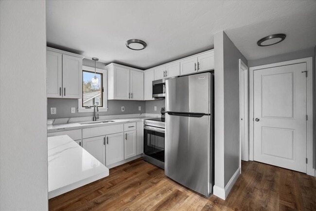 949 South St, Unit South Street in Bridgewater, MA - Building Photo - Building Photo