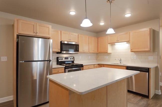 Lake Breeze Estates in Lake Geneva, WI - Foto de edificio - Building Photo