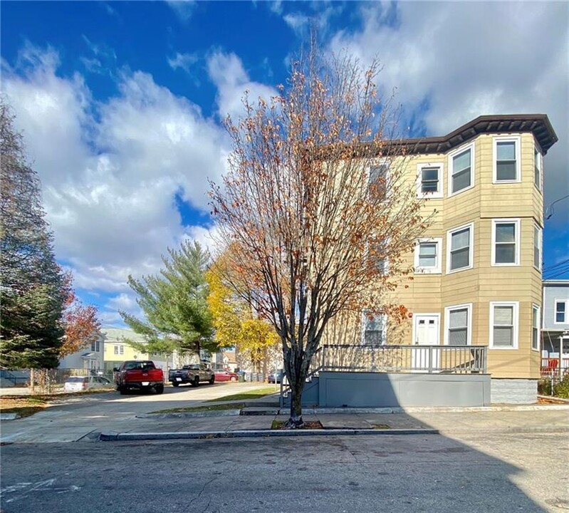 97 Fairmount Ave, Unit 2 in Providence, RI - Building Photo