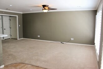 347 Stone Hill Dr in Brenham, TX - Building Photo - Building Photo