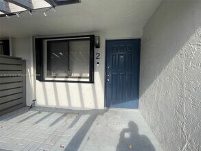 449 Lakeview Dr in Weston, FL - Building Photo - Building Photo