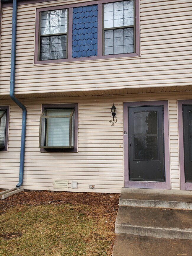 property at 433 S Kittredge St