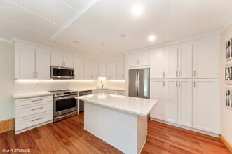 18 E Old Willow Rd in Prospect Heights, IL - Building Photo - Building Photo