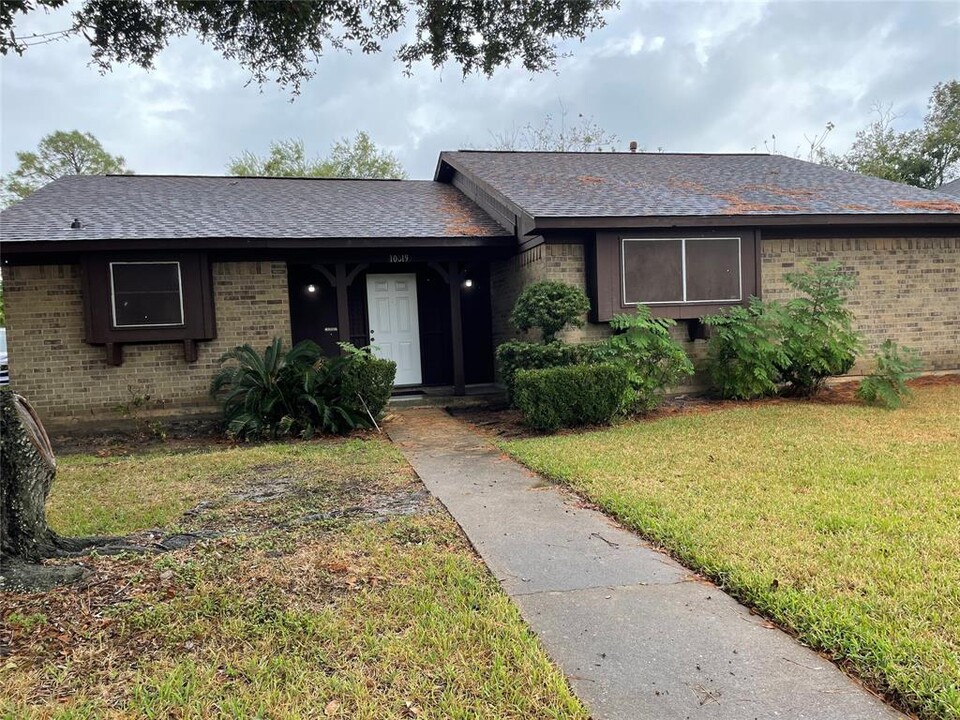 10619 Sagemeadow Ln in Houston, TX - Foto de edificio