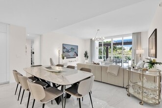 220 SE Mizner Blvd in Boca Raton, FL - Foto de edificio - Building Photo